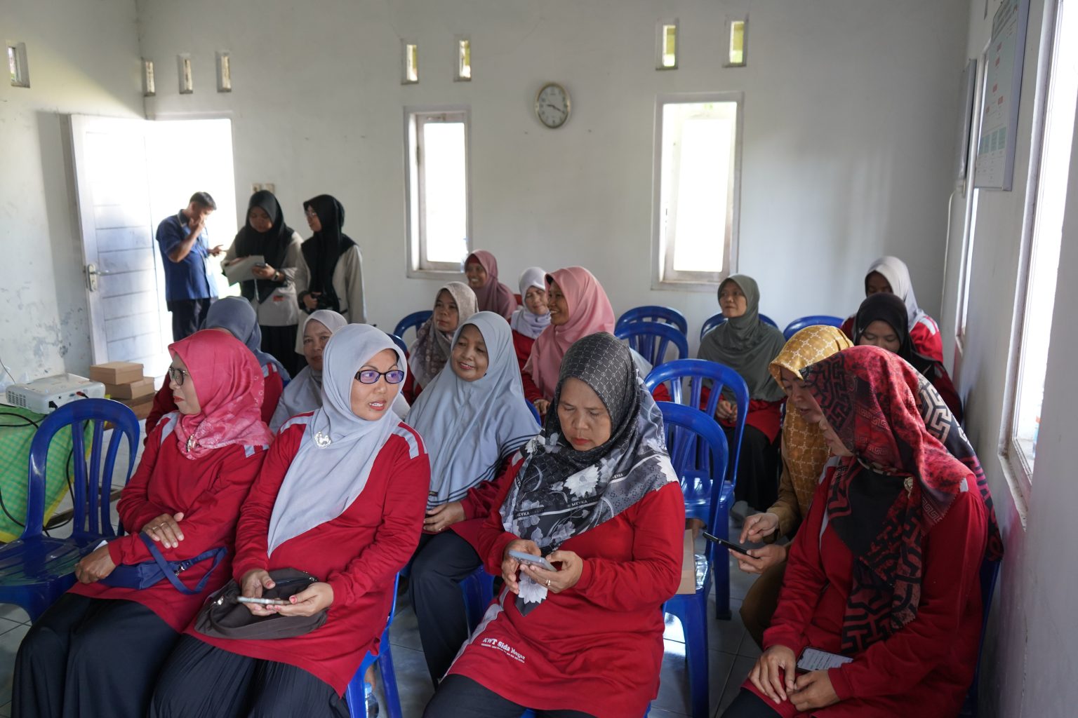 PT. PLN Indonesia Power UBP Jateng 2 Adipala gelar Pelatihan Pembuatan POC KWT Sida Megar